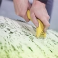 Hoe verwijder je snel verf van staal of polyester?