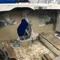Reparatie van de bootspiegel met polyester