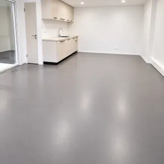 Eindresultaat epoxy gietvloer (kantine)